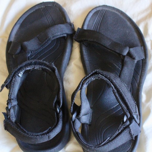 tevas for wide feet